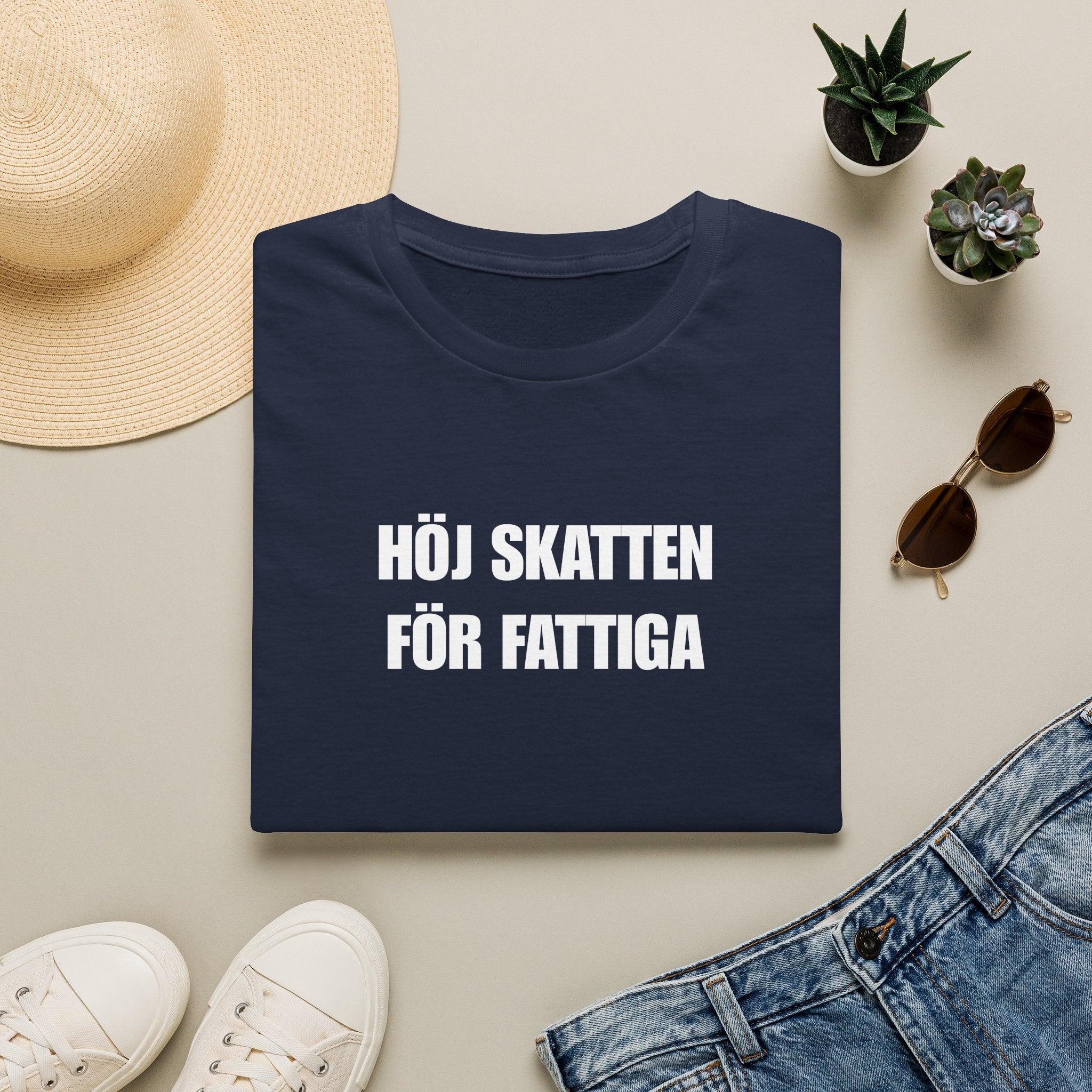 "HÖJ SKATTEN FÖR FATTIGA" - T-Shirt