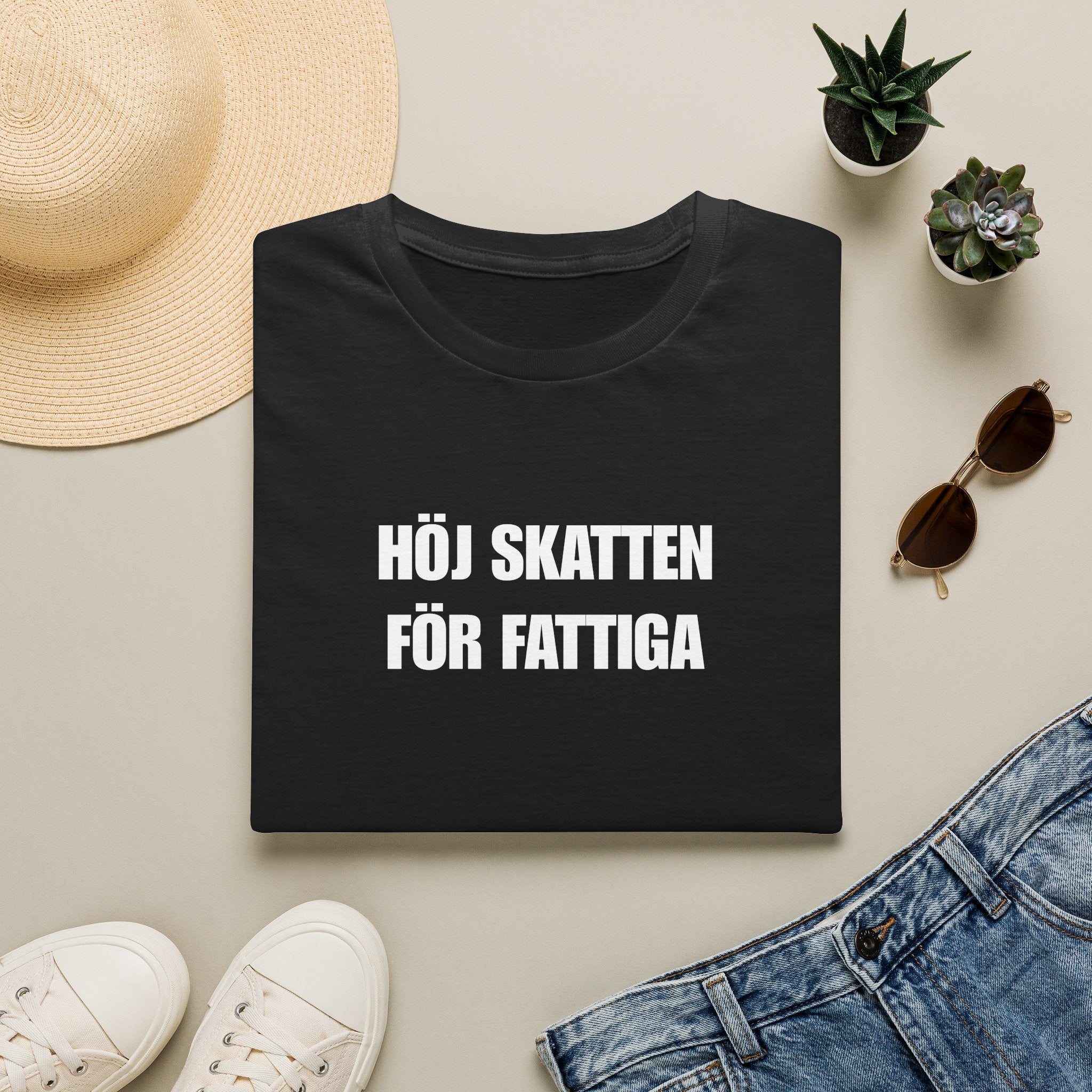 "HÖJ SKATTEN FÖR FATTIGA" - T-Shirt